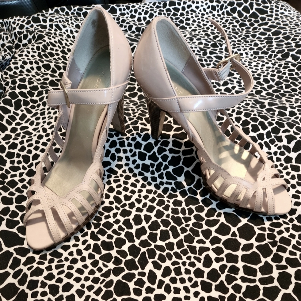 Women's shoes